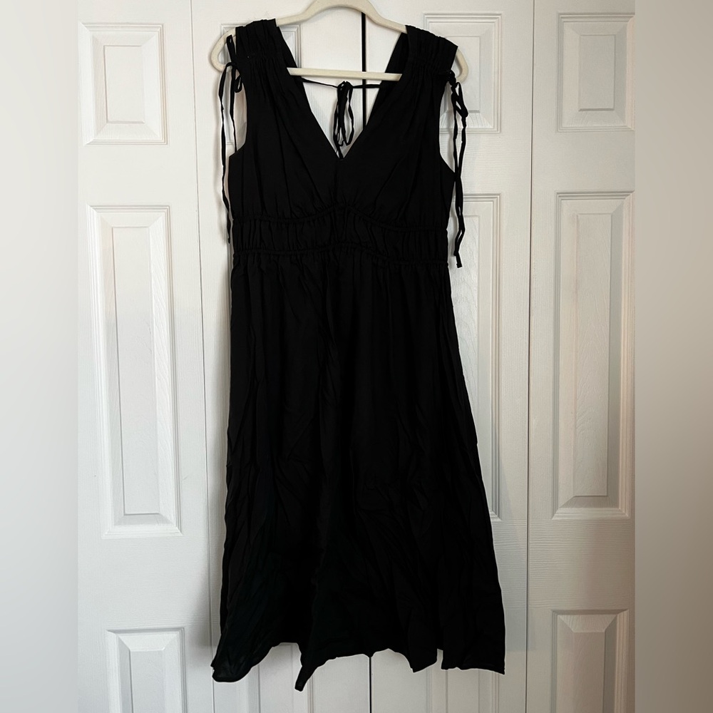 Elegant Black Sleeveless Dress